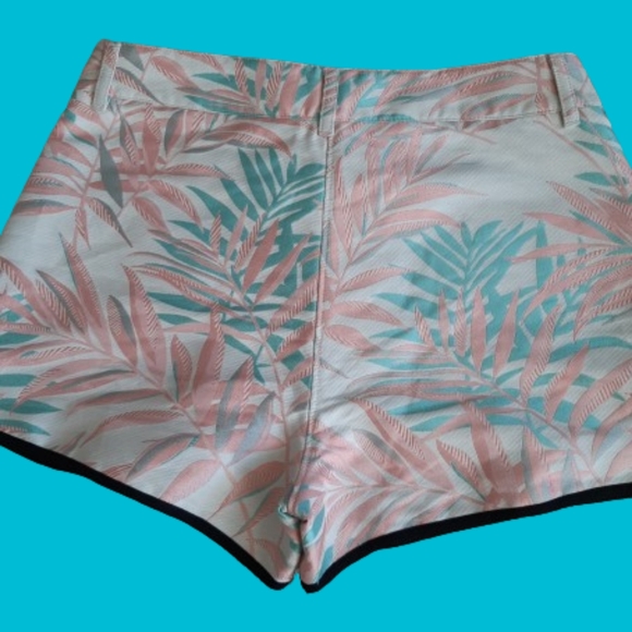 HOUSE OF HOLLAND 🌴 NWT - Cute little shorts for women - Size: 36 (6) - Picture 3 of 15